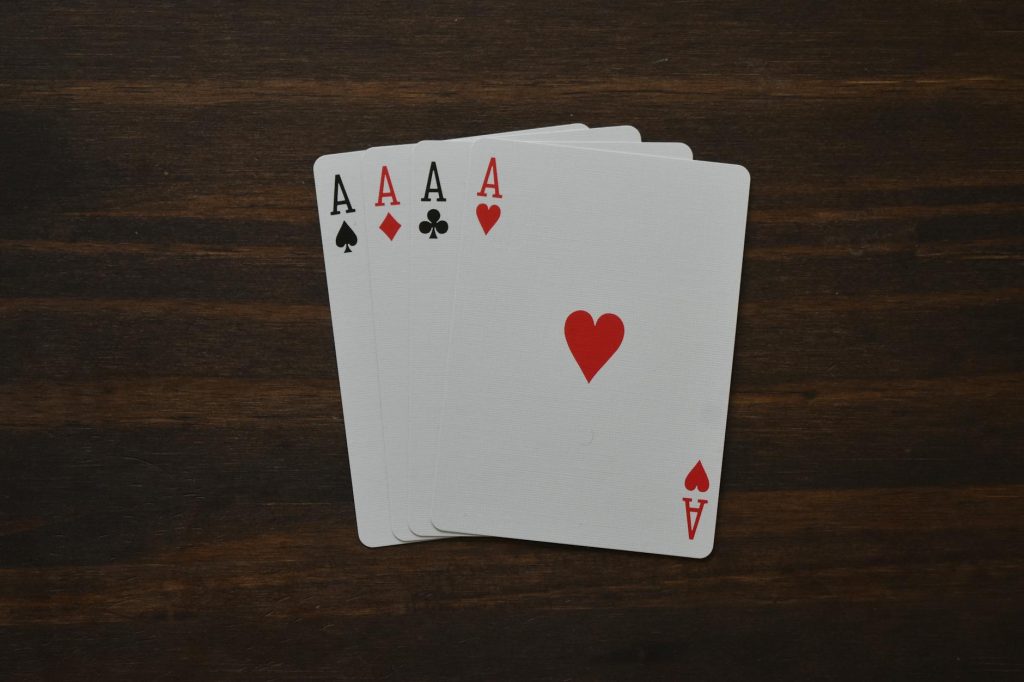 Hiểu luật và cách tính điểm là nền tảng trước khi áp dụng các mẹo chơi xì dách.